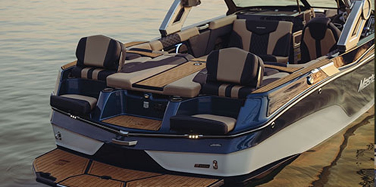 XT22 T Transom Lounge Seats